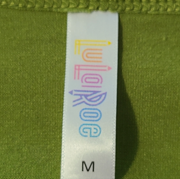 Warm Yellow Hue Pea Green Long Sleeve LuLaRoe Lynnae Tee Top Size Medium - Picture 2 of 4